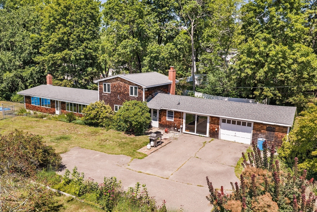 32 Cedar St in Millis