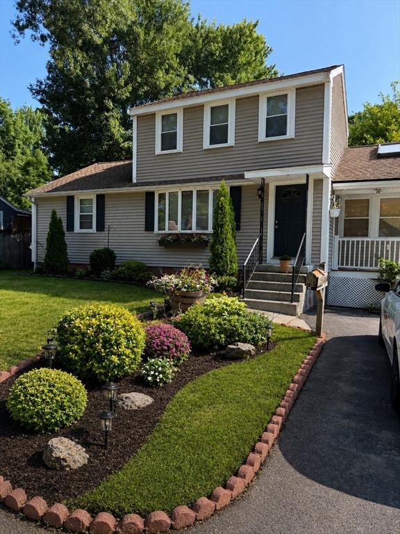 28 Walnut Ter in Avon