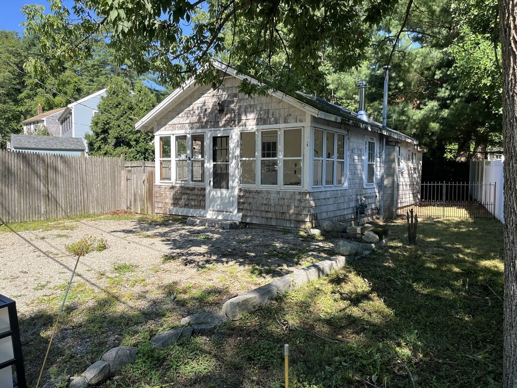 16 West St in Hanson