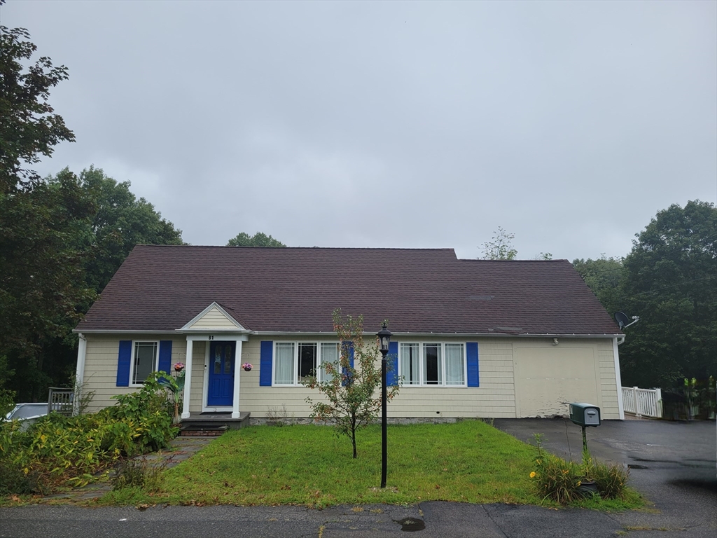 81 Clarke Avenue in Dracut