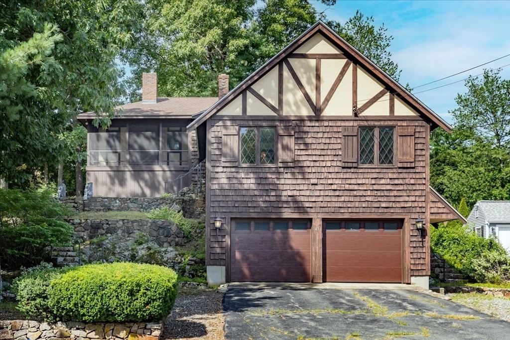 43 Ledgewood Dr in Danvers