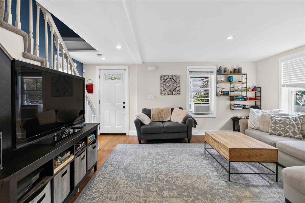 6 Carter Pl in Woburn