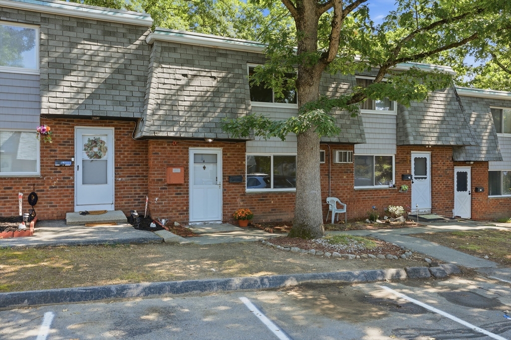 141 Thissell Ave #4 in Dracut