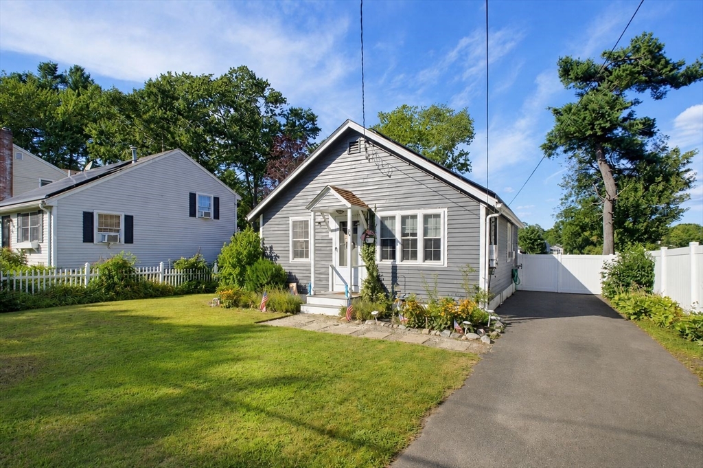 46 W Shore Rd in Holbrook