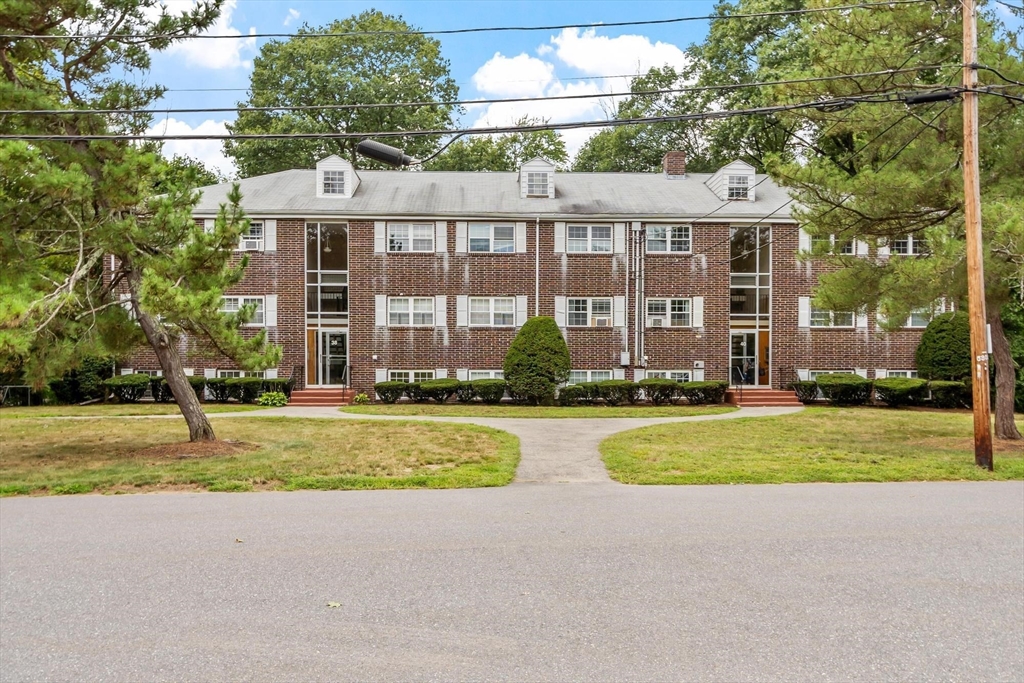 40 Edgelawn  Ave #3 in North Andover