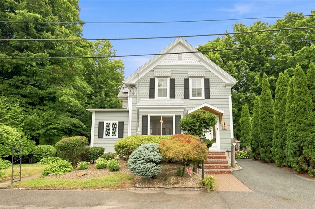 8 Charles St in Stoneham