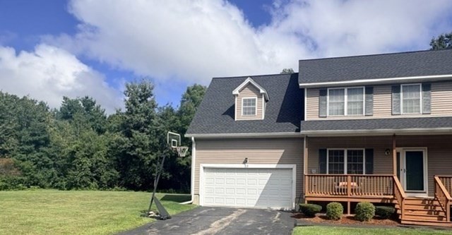 25 Oakes Cir #25 in Millbury