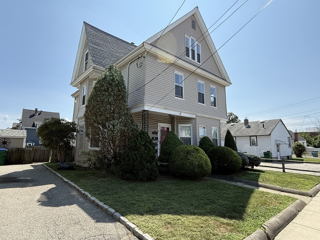 7 Pembroke St in Medford