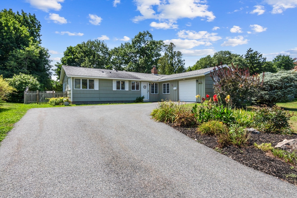 8 Colgate Rd in Beverly