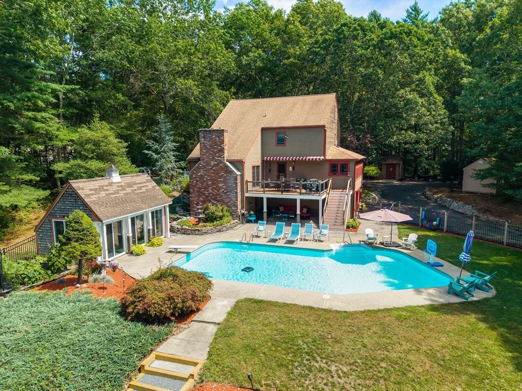 14 Woodview Dr in Lakeville