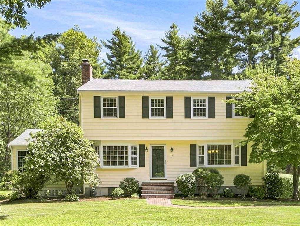 19 Snyder Rd in Medfield