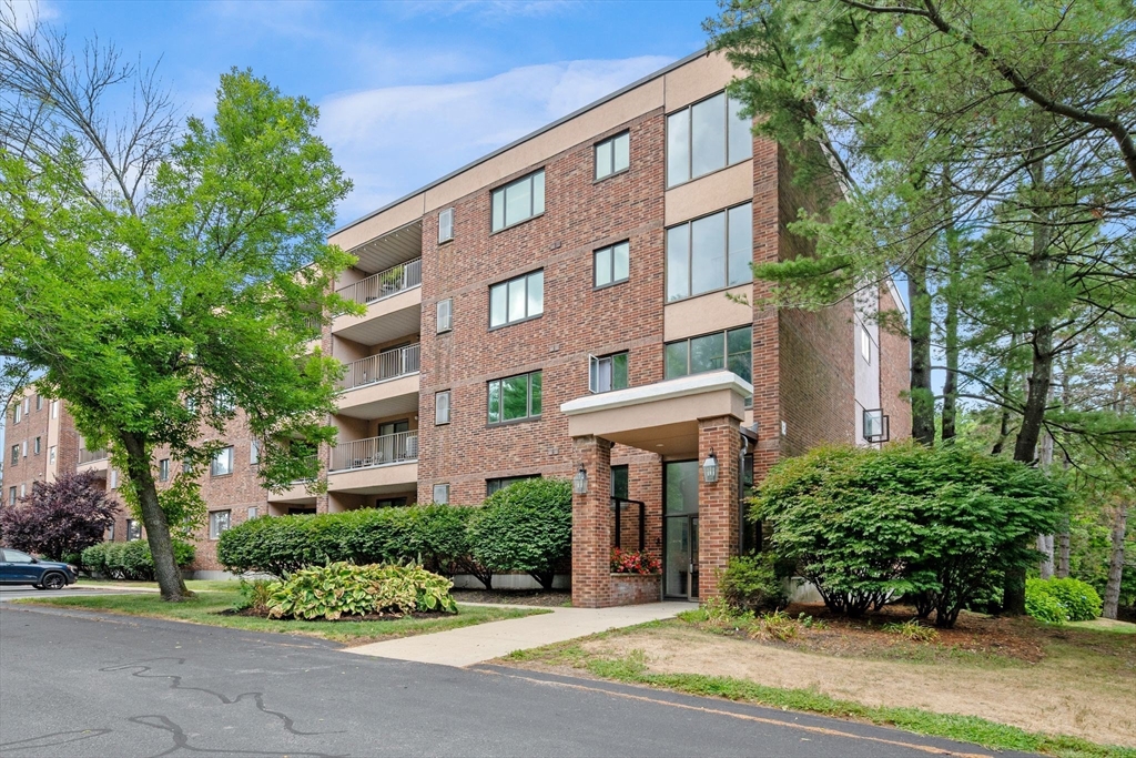 12 Ledgewood Way #16 in Peabody