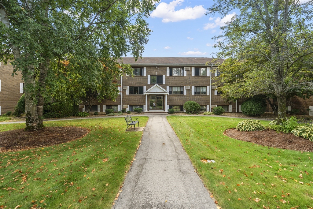 45 Macy St #303B in Amesbury