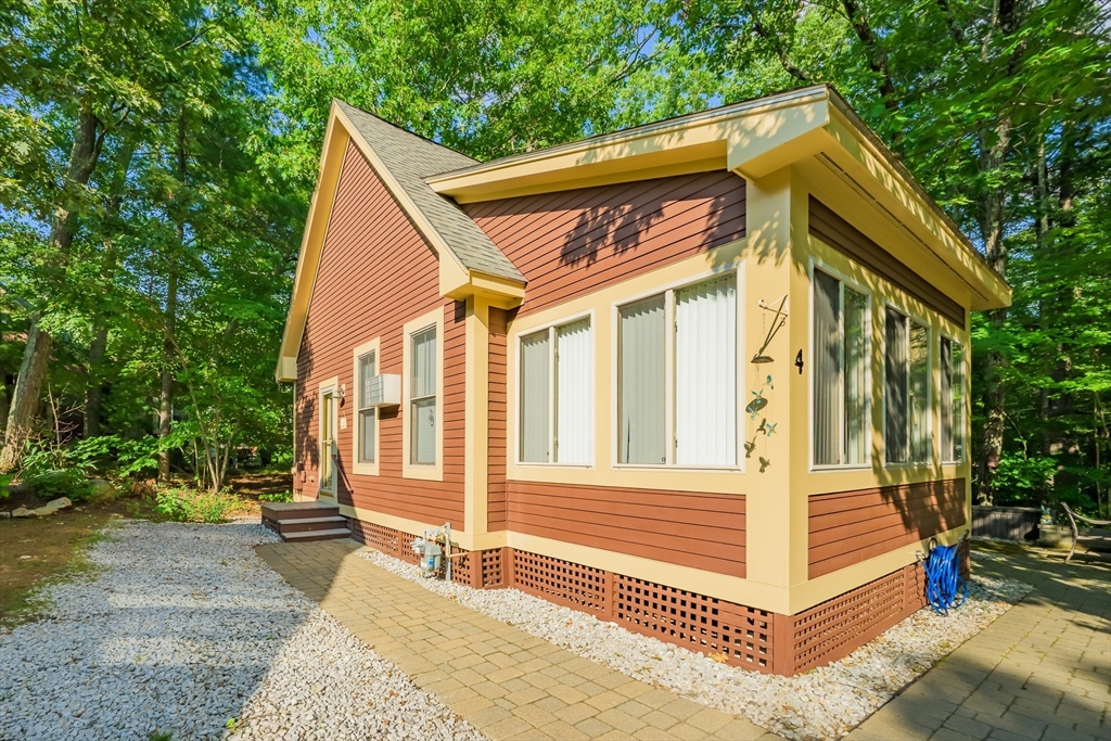 4 Acorn Ln #4 in Westford