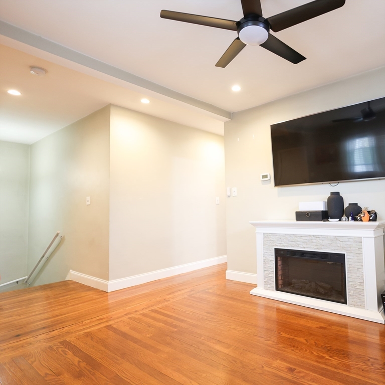43-45 Belnel Rd #2 in Hyde Park