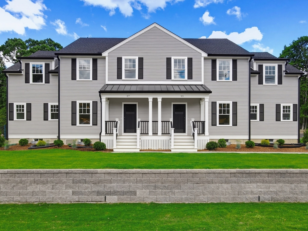 37 Poquanticut Ave #37 in North Easton
