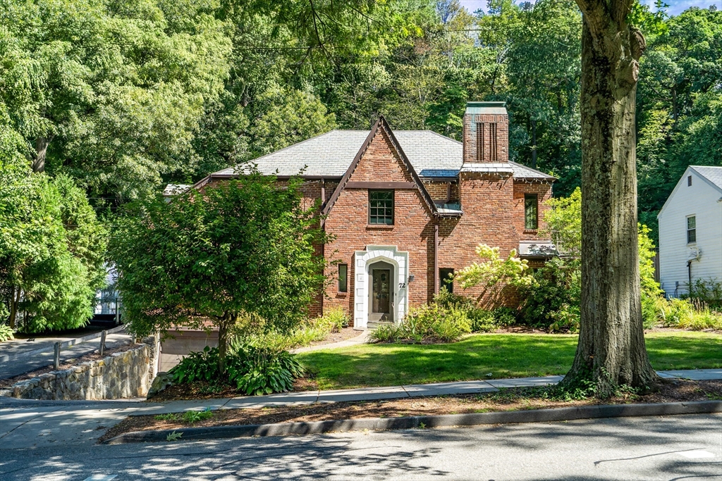 72 Beverly Rd in Chestnut Hill