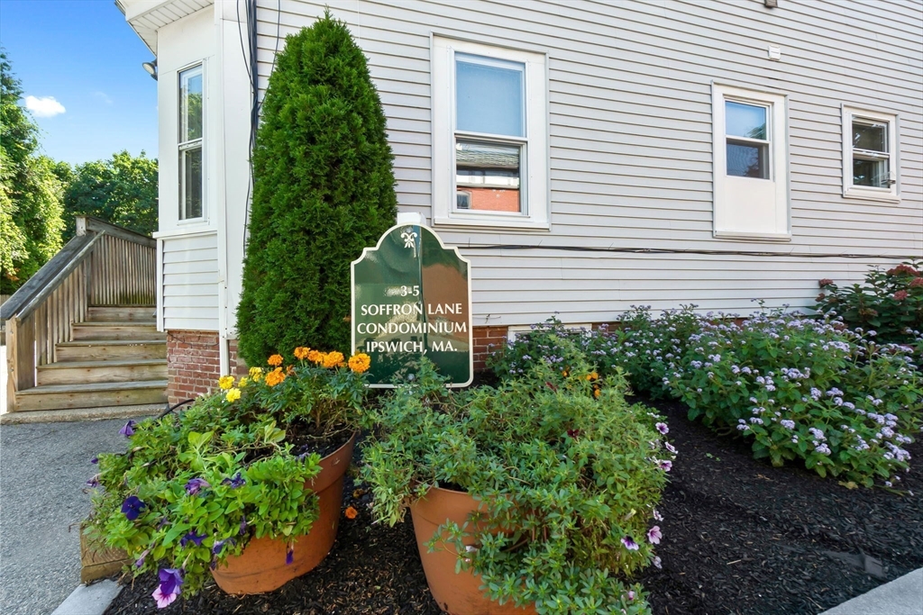 3 Soffron Ln #1 in Ipswich