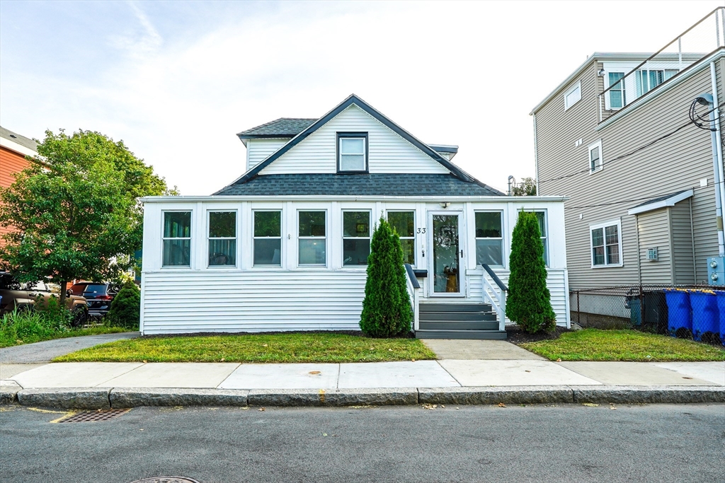 33 Bay View Ave in Winthrop