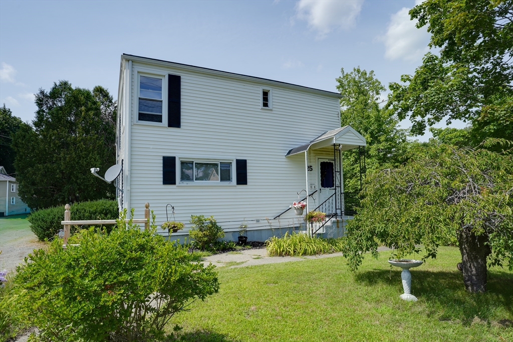 25 E Main St in Northborough