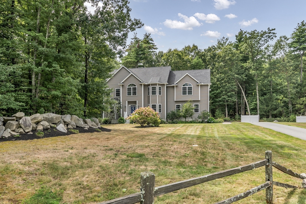 3 Ava Ln in Tyngsboro