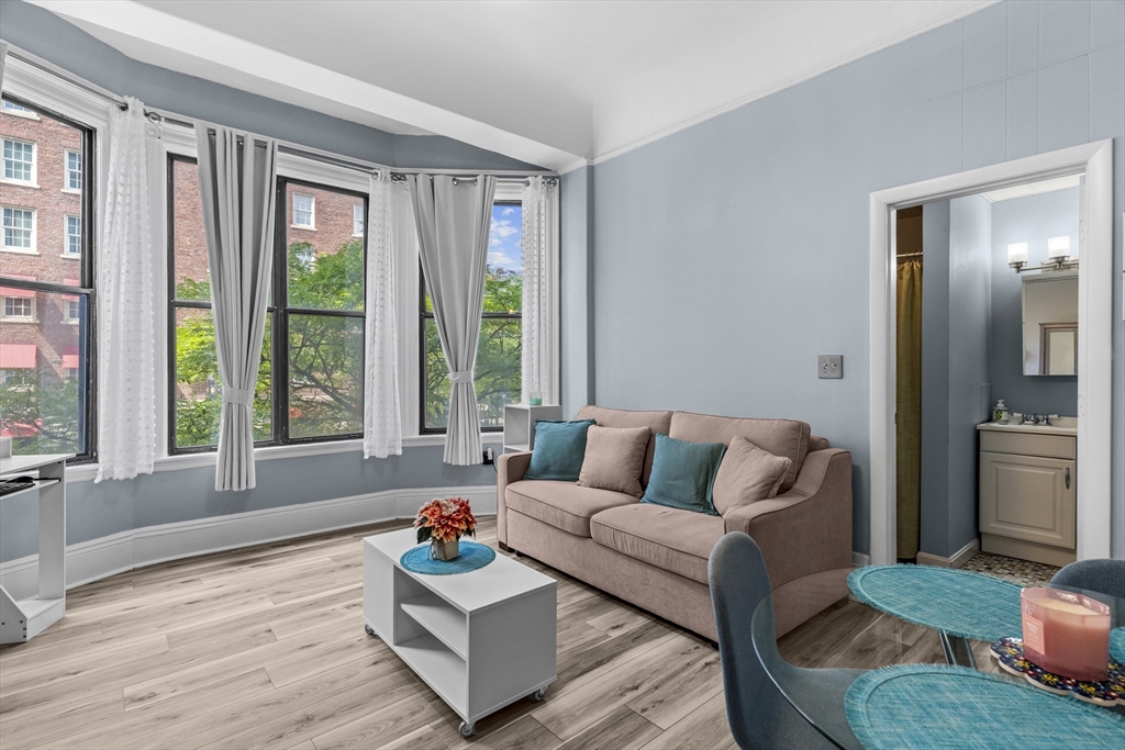 366 Commonwealth Ave #2I in Boston