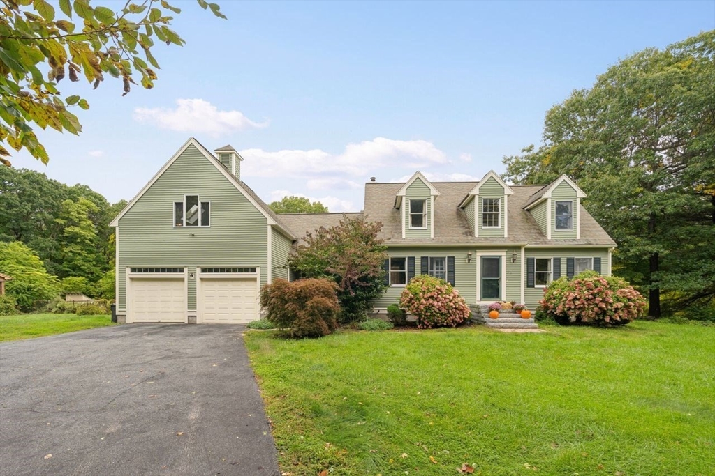 52 Moore Ln in Northborough