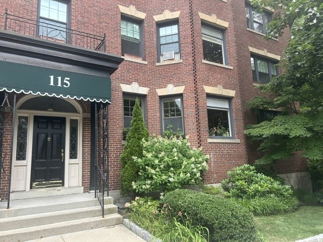 115 Freeman St #1 in Brookline