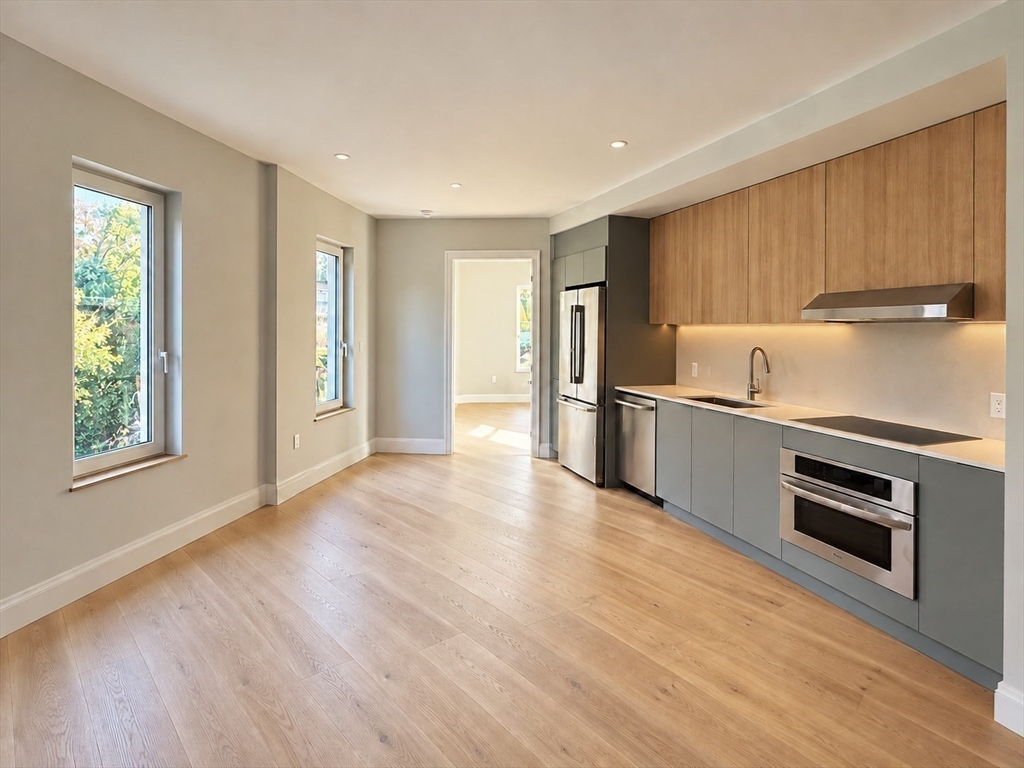 27 Kenilworth St #2 in Roxbury