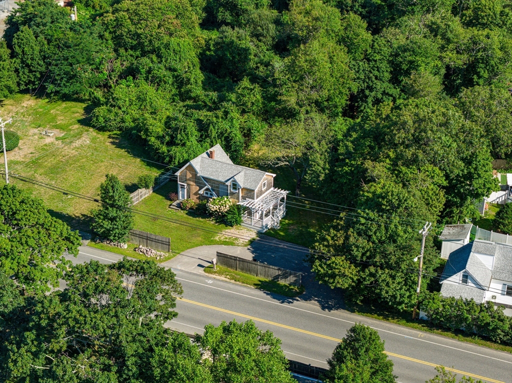 991 Ocean St in Marshfield