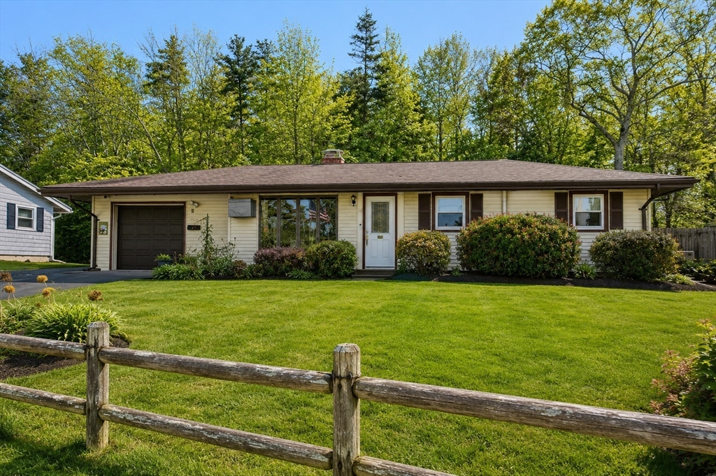 95 Rindone St in Holbrook