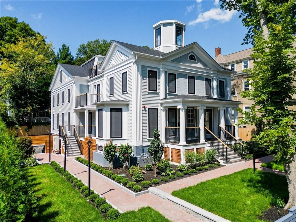 305 Chestnut Ave #5 in Jamaica Plain