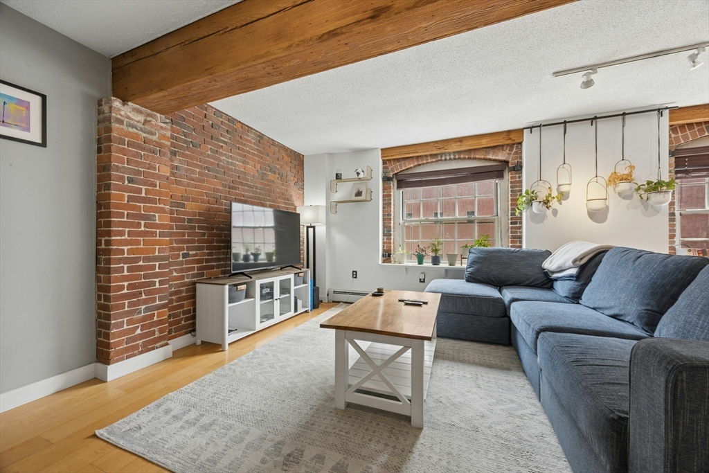240 Jackson St #330 in Lowell