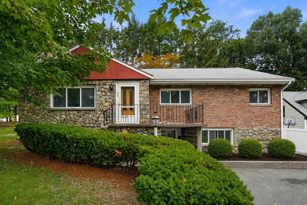 257 Cross Street in Winchester