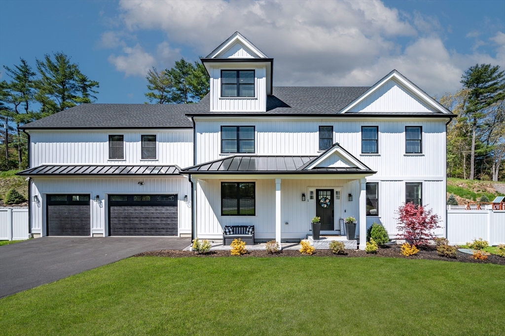 1 Lincoln Ct in Medfield