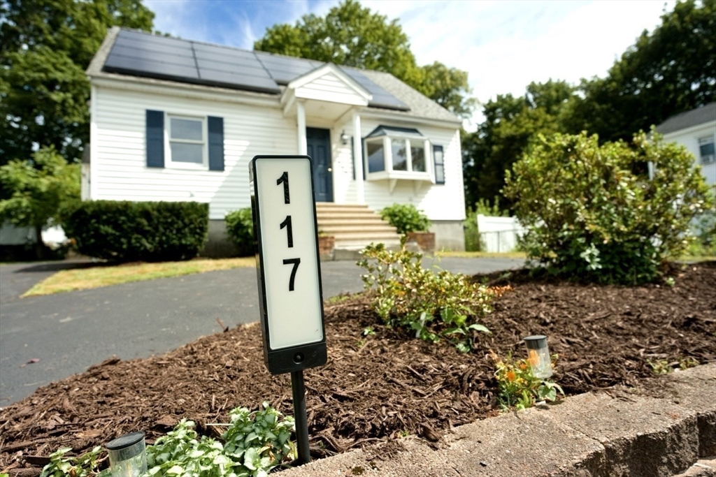 117 Lexington Ave in Lowell