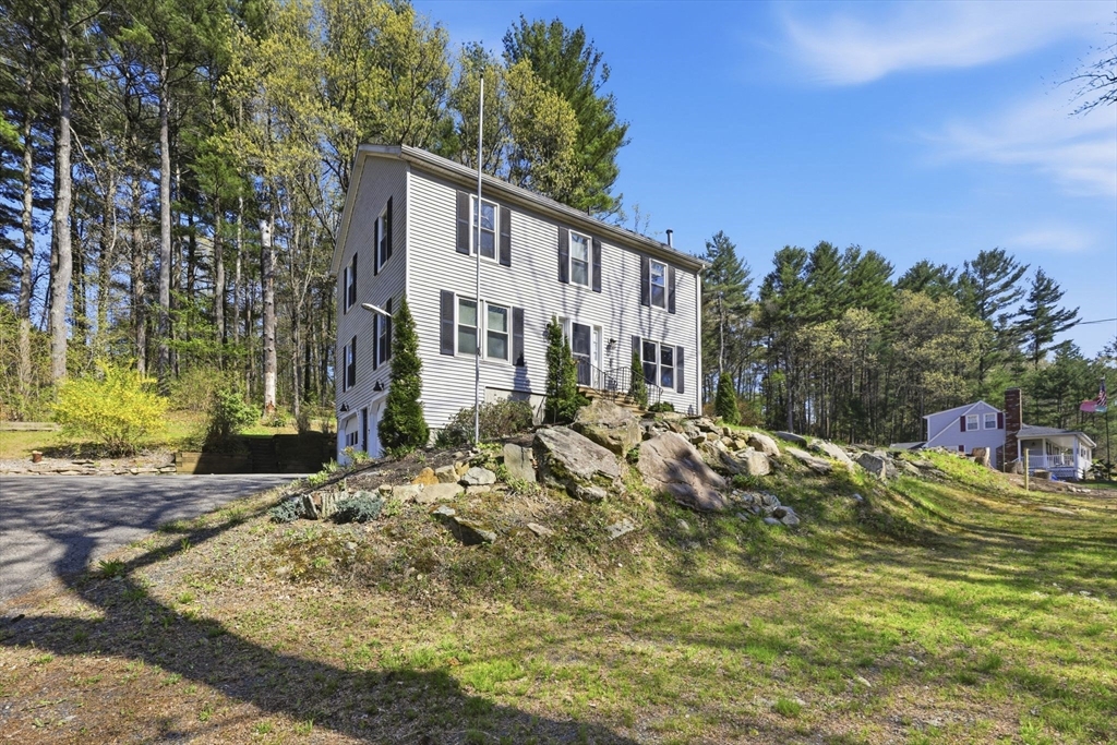 66 Buttonwood Avenue in Sutton
