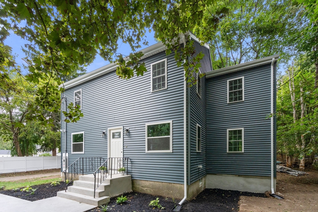 122 York St in Stoughton