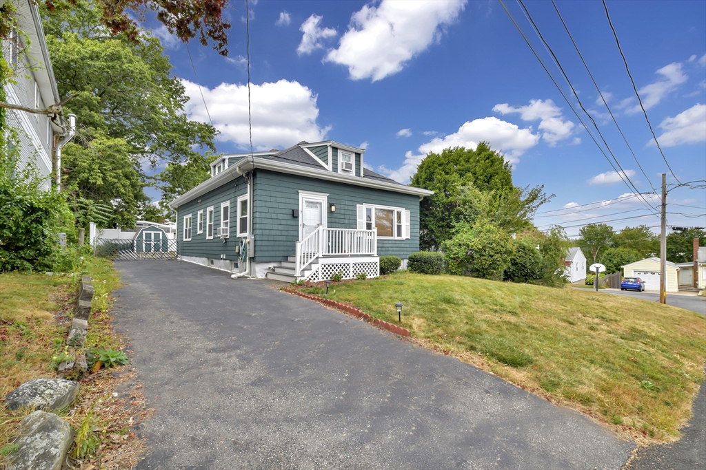 7 Williams Ave in Dedham