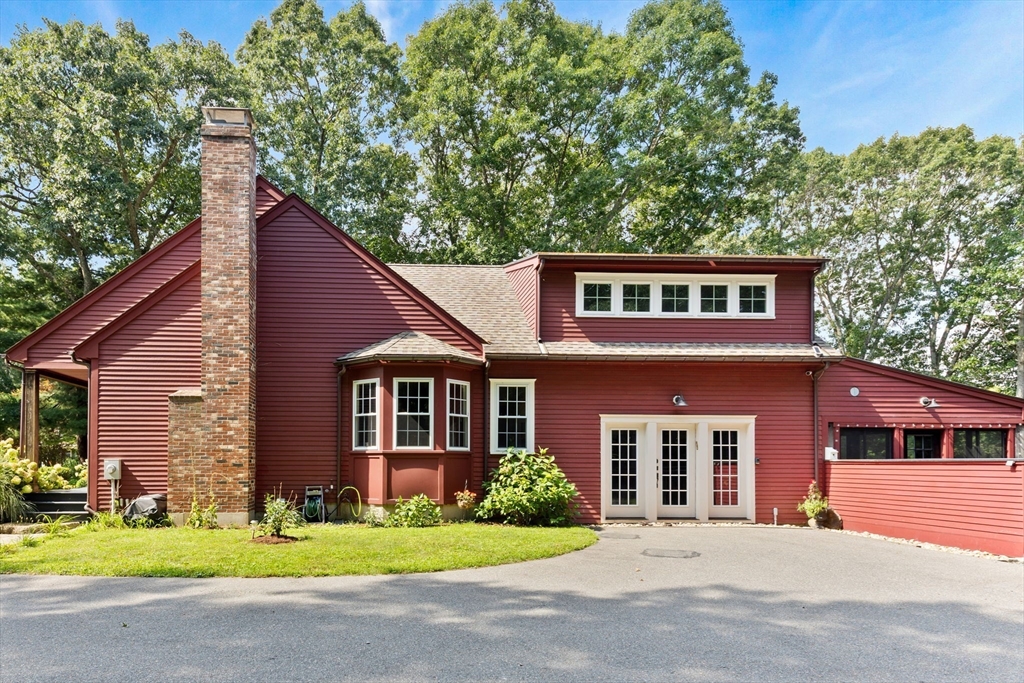 3 Faria Farm Rd in Berkley