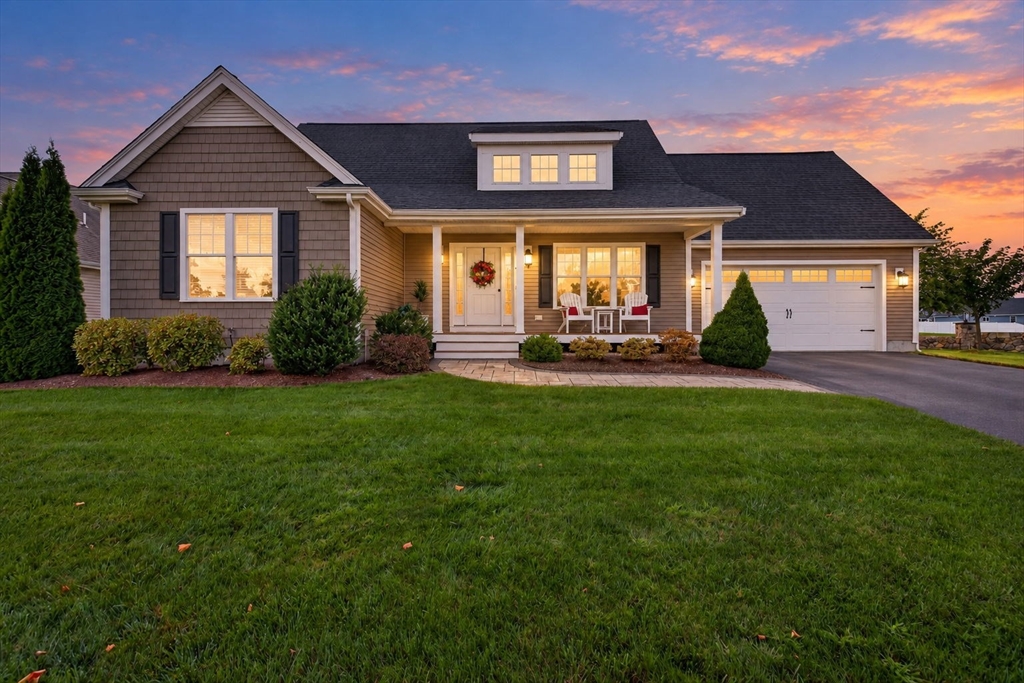 2 Hybrid Dr in Lakeville