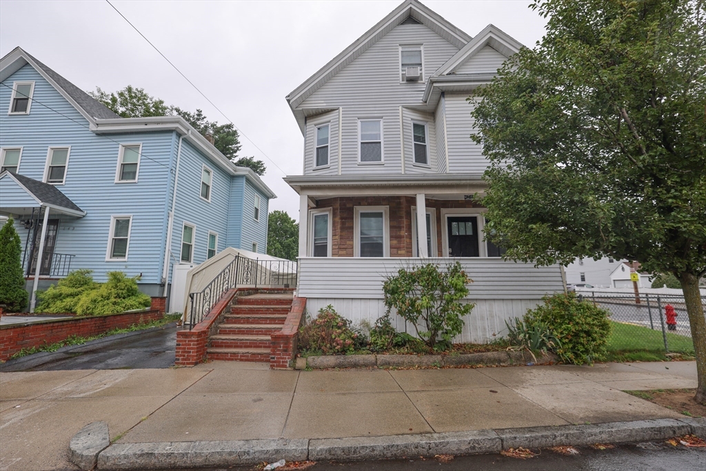 137-139 West St in Malden