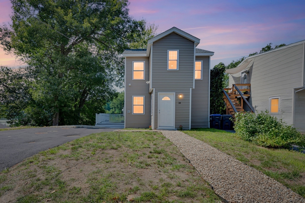 14 Hillside Rd in Northborough