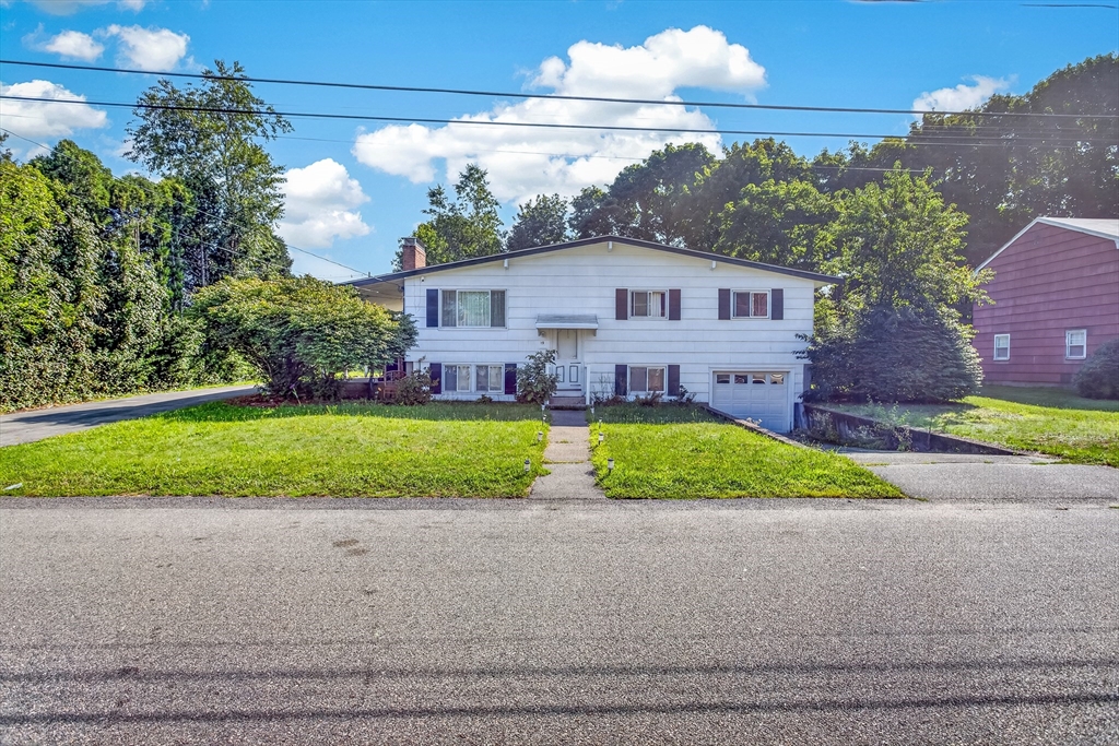 19 Oak Ridge Dr E in Brockton
