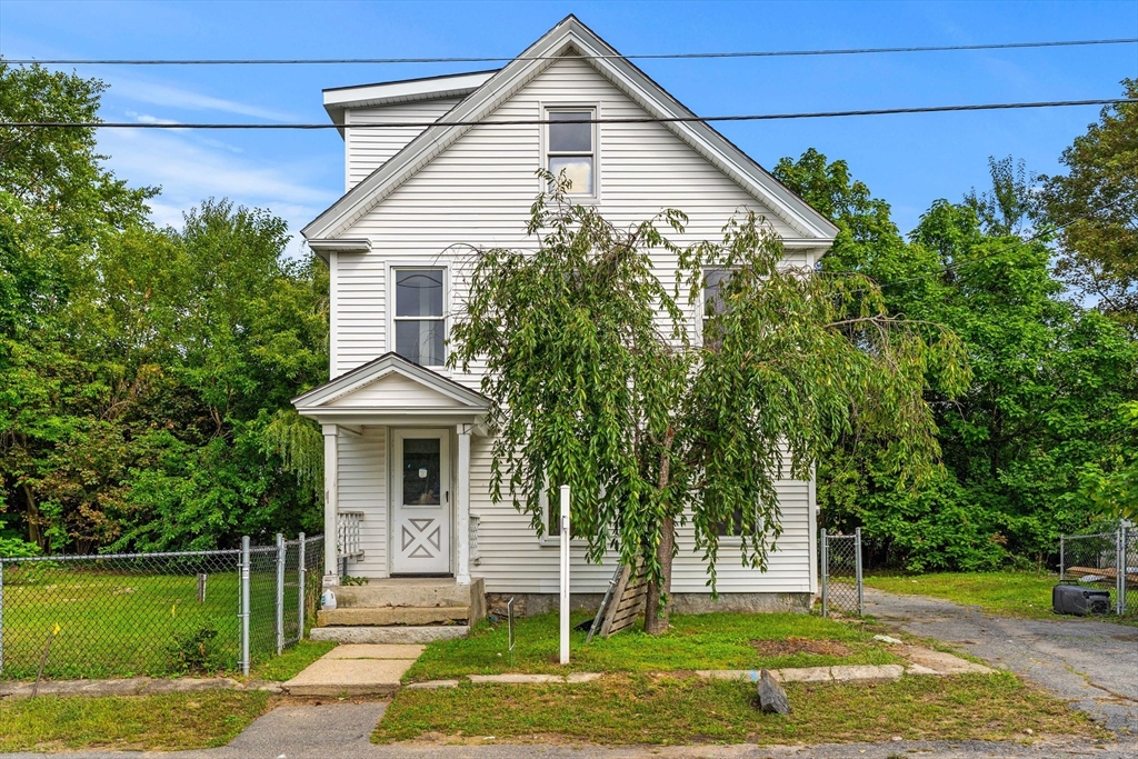 11 Lorenzo St in Leominster