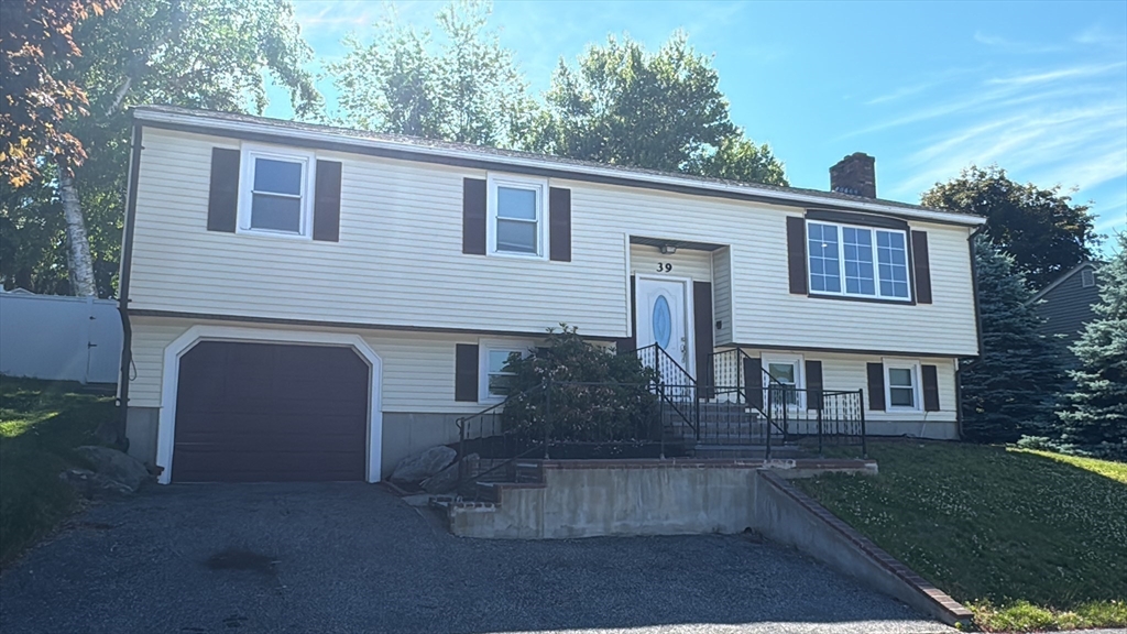 39 Westport Rd in Worcester