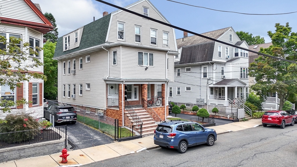 22 Victoria St in Somerville