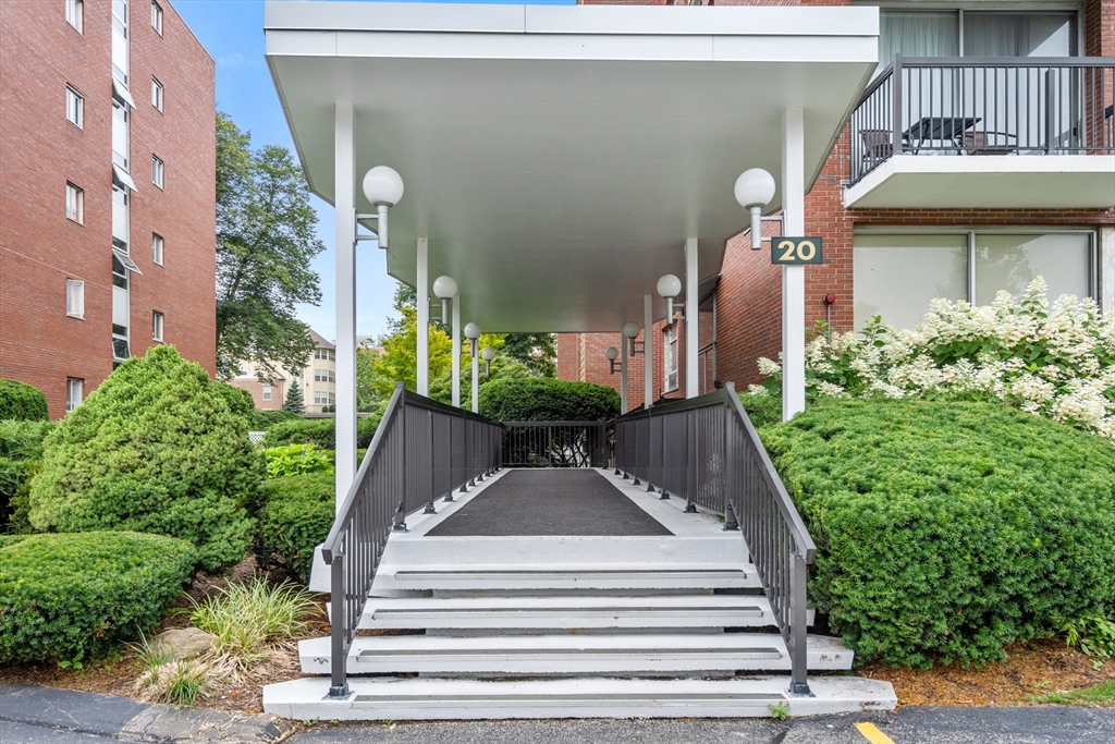 20 Hammond Pond Pkwy #504 in Chestnut Hill