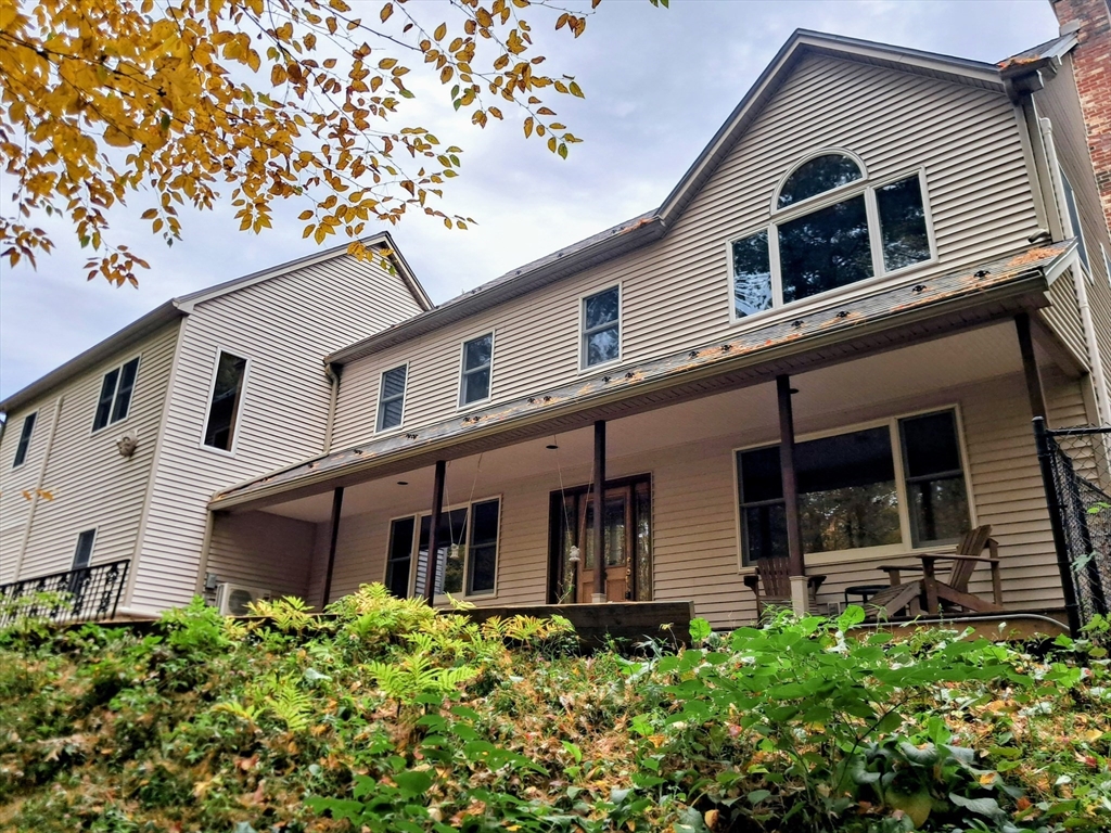 55 Howard St in Lunenburg