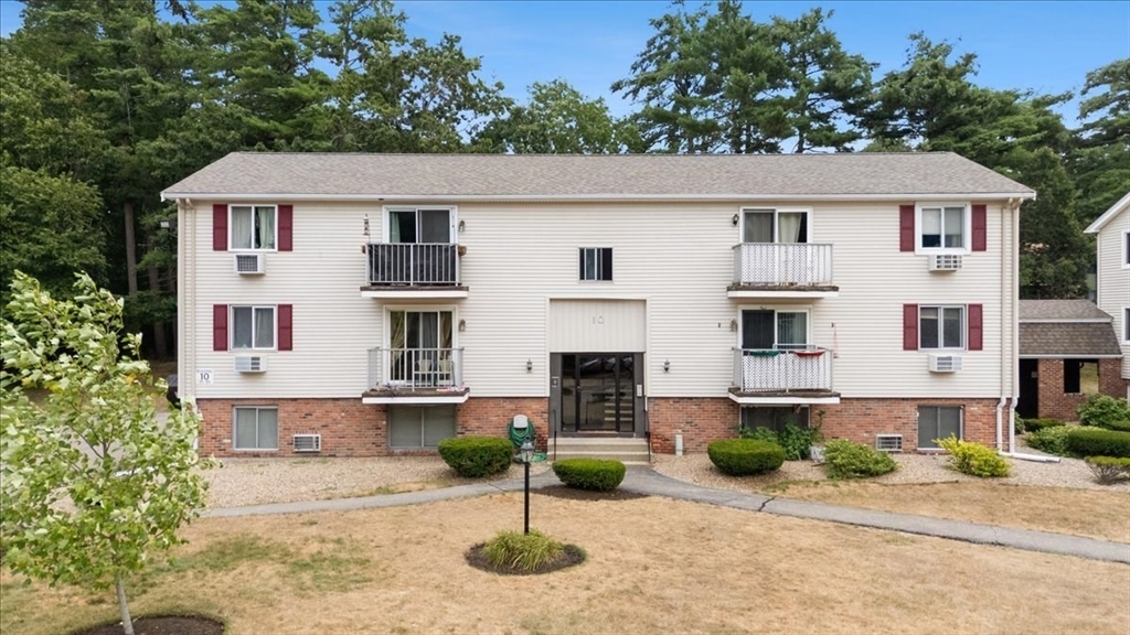 10 Royal Dane Dr #79 in Marshfield